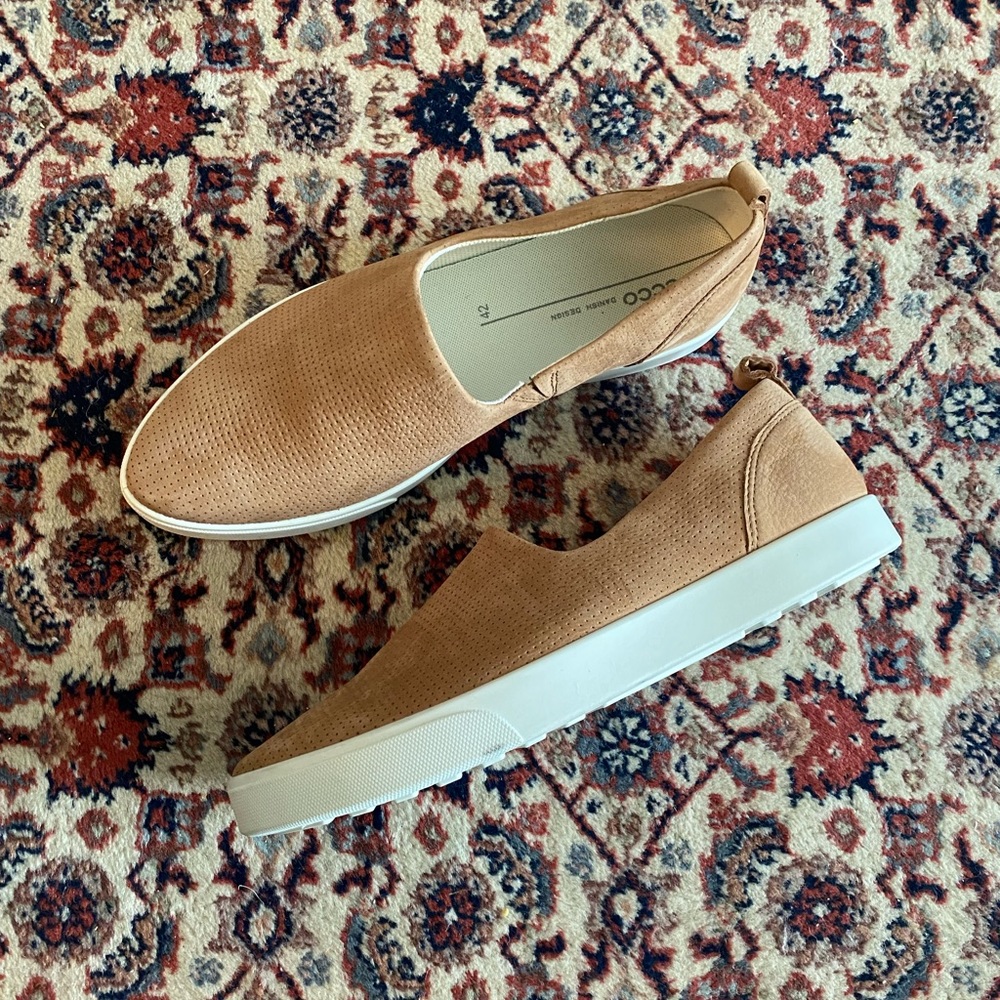 NWOT Ecco Tan Suede Loafers- Size 11